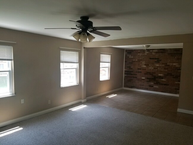 Living/Dining area - 218 N Poplar St