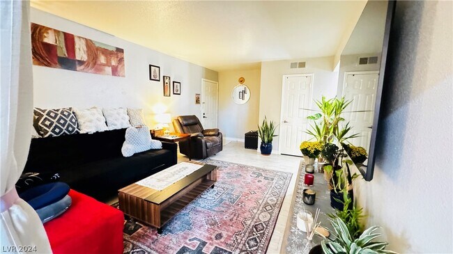 Building Photo - 5098 River Glen Dr