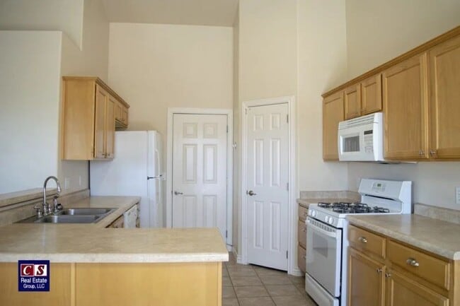 Building Photo - 1422 Southern View Dr