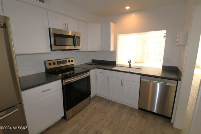 Foto del edificio - Central 2 story townhome, 2 bed 2 bath