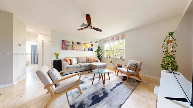 Foto del edificio - 530 NE 15th Ct