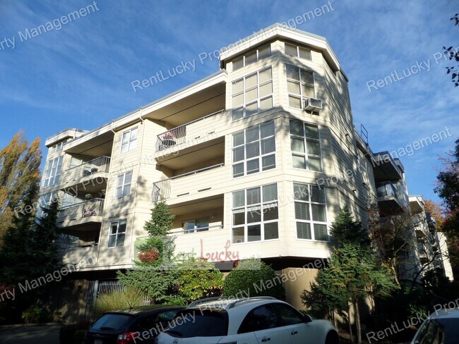 Foto del edificio - Gorgeous 2 Bedroom Condo with Secured Parking in Unbeatable Bellevue Location!!