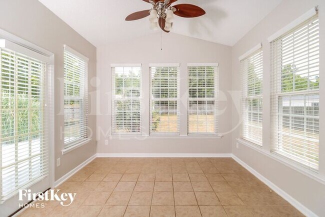 Foto del edificio - 6161 Glen Way Dr