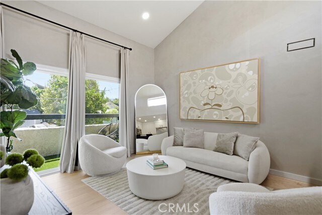 Foto del edificio - 25039 Peachland Ave