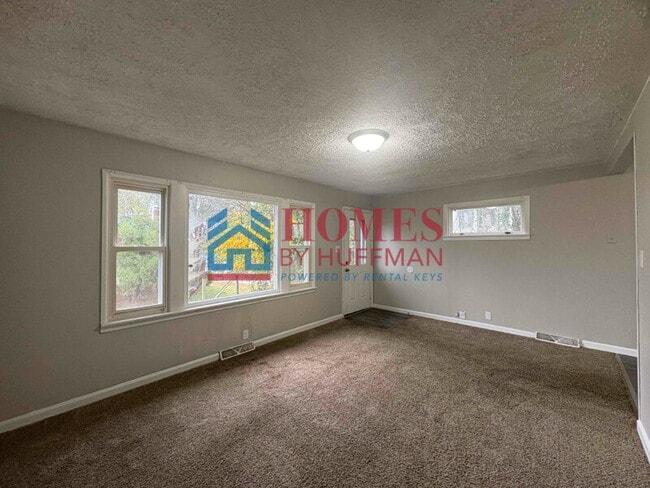 Building Photo - Westside Three Bedroom House