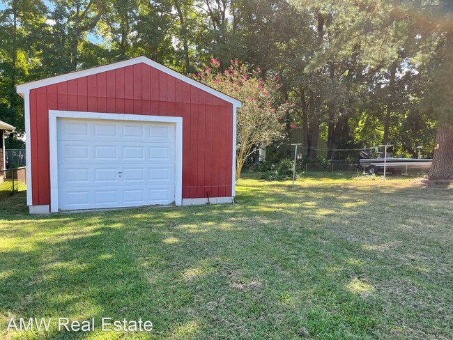 Building Photo - 3 br, 1 bath House - 836 Redheart Drive