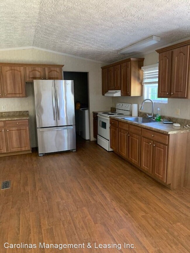 Building Photo - 3 br, 2 bath House - 1785 Browning Rd