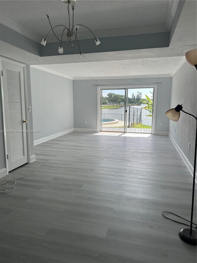 Building Photo - 4112 SW 61st Ave