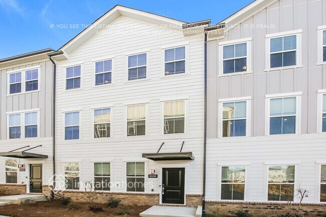 Building Photo - 8008 Roest Ln