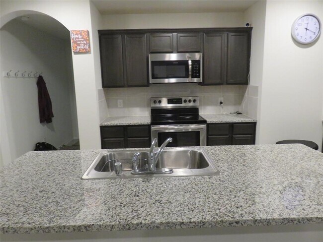 Foto del edificio - 1205 Meadow Creek Dr