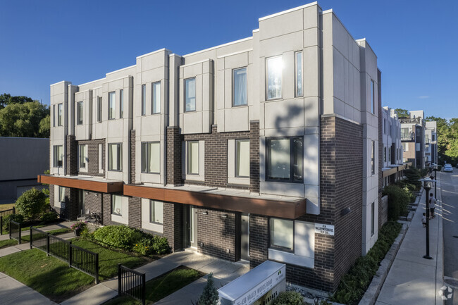Building Photo - Towns on the Ravine