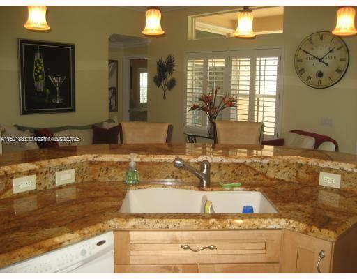 Building Photo - 712 Juniper Ln