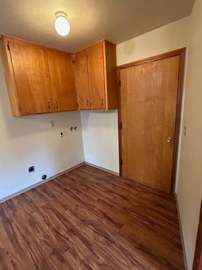 Building Photo - Home available in quiet downtown neighborhood