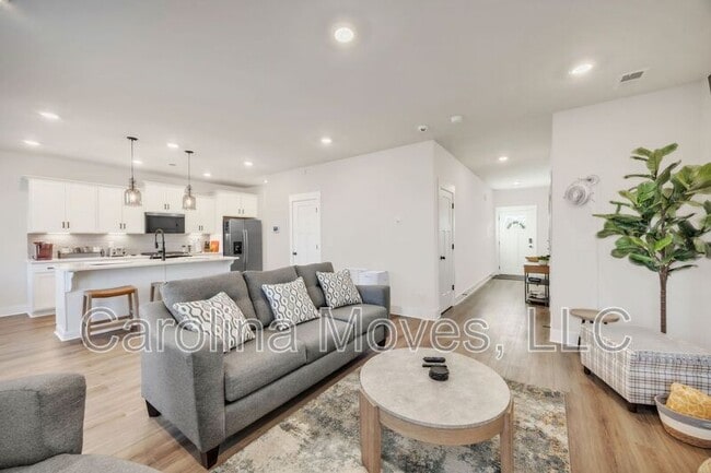 Building Photo - 860 Pleasant Fls Dr