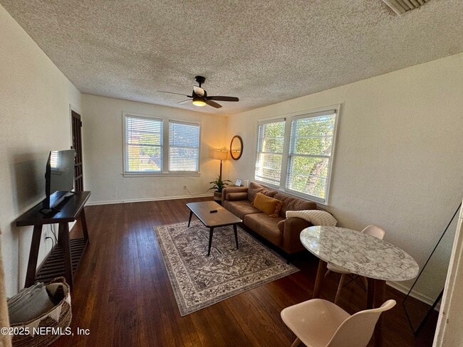 Foto del edificio - 2336 Herschel St