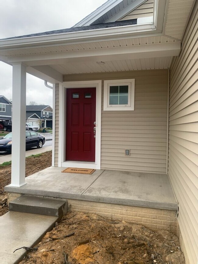 Building Photo - 3 bedroom, 2 bath House