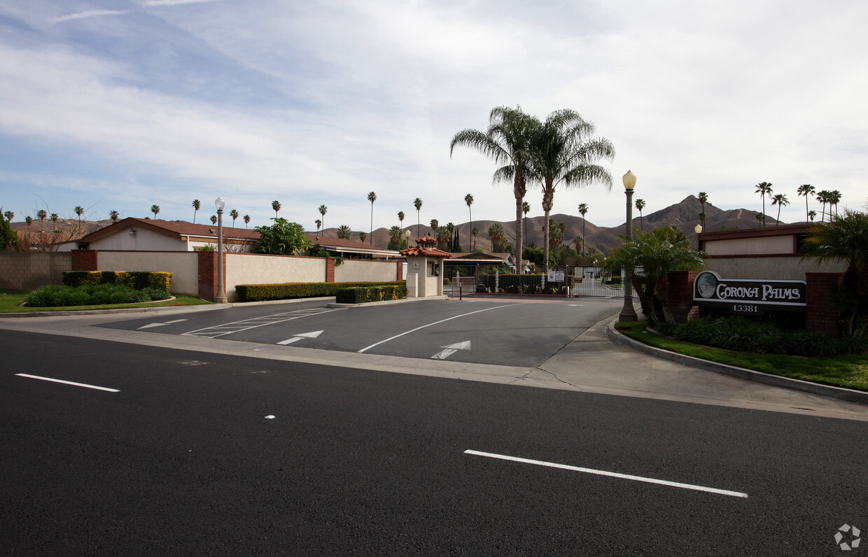 Primary Photo - Corona Palms