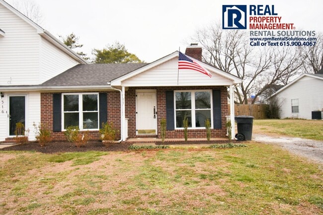 Adorable, updated 2BD 2BA duplex! Washer/dryer included and large fenced-in back yard! - Adorable, updated 2BD 2BA duplex! Washer/dryer included and large fenced-in back yard! House