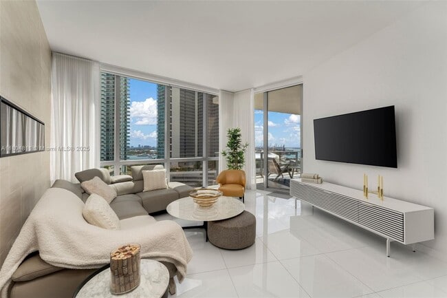 Foto del edificio - 851 NE 1st Ave