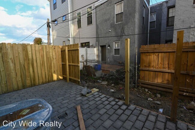 Building Photo - 3341 Tulip St