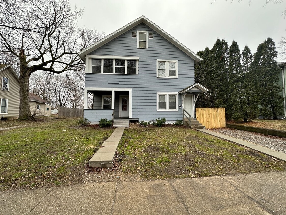 Primary Photo - 619-621 Oakhill Ave