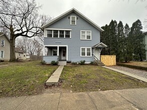 Building Photo - 619-621 Oakhill Ave
