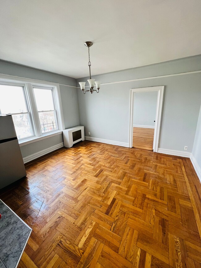 Living room, hardwood floors - 50 Reservoir Ave