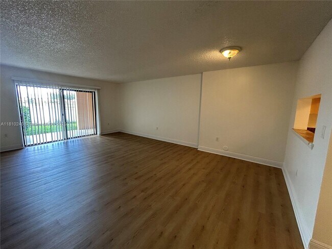 Foto del edificio - 5200 NW 31st Ave