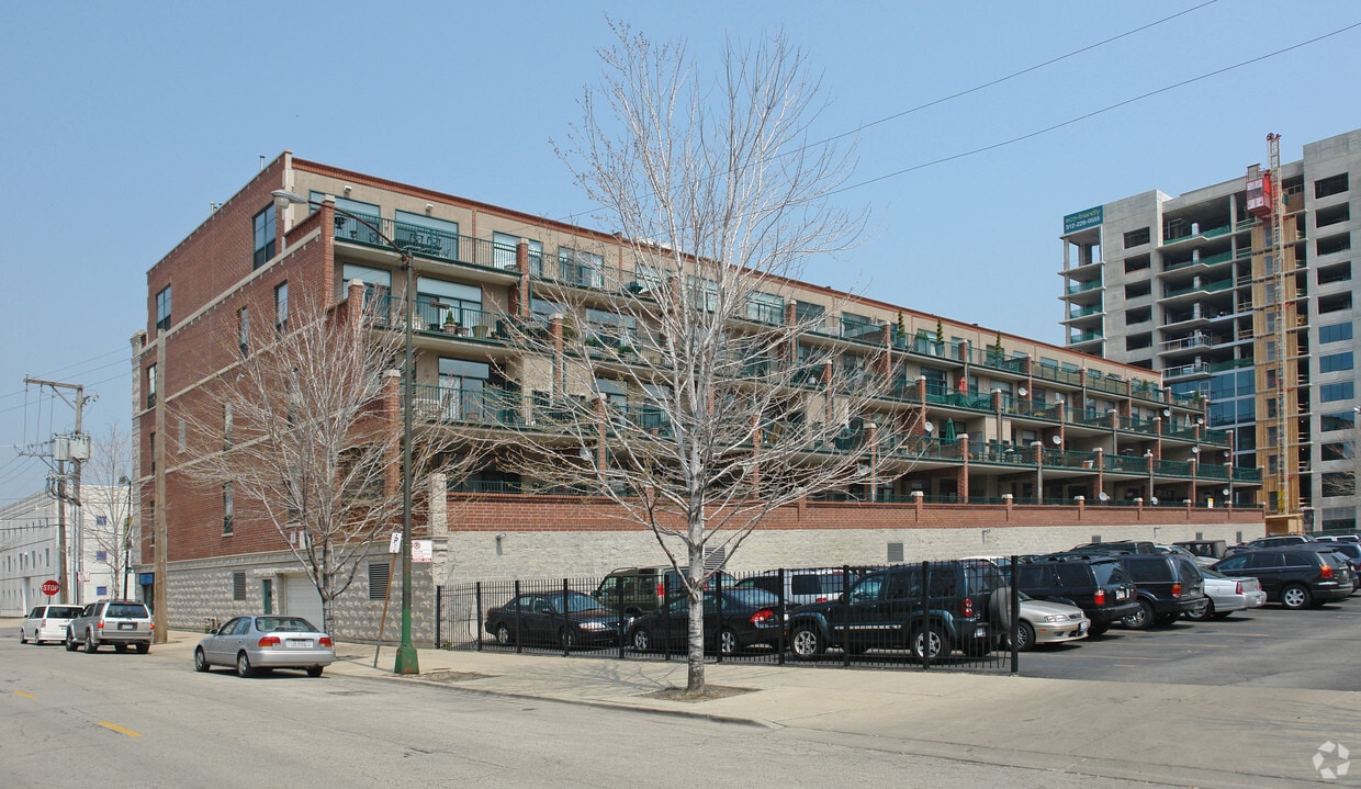 Building Photo - 845 W Monroe St