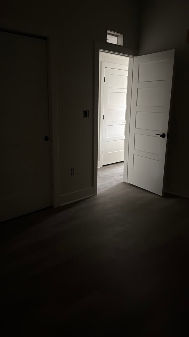 Building Photo - 106 E Erie St