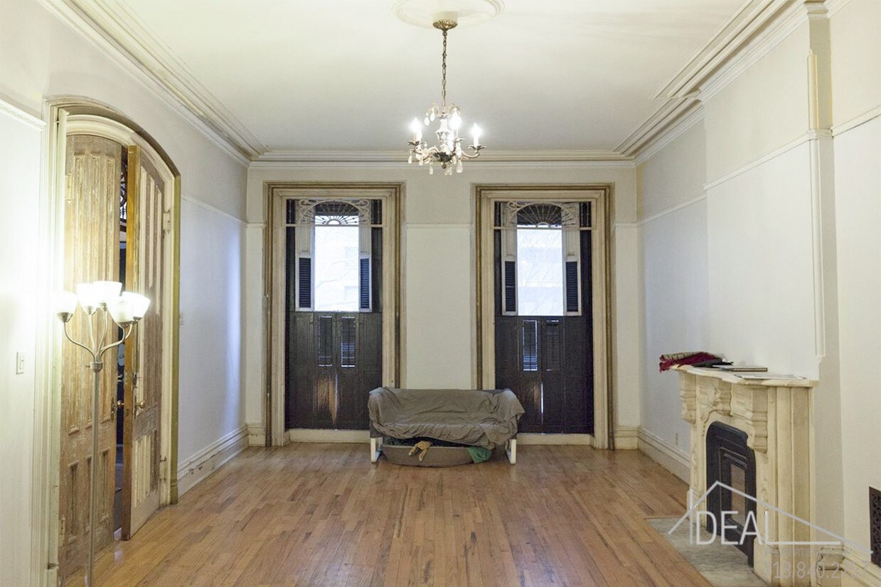 Foto principal - 2- Family Townhouse for Sale in Clinton Hill