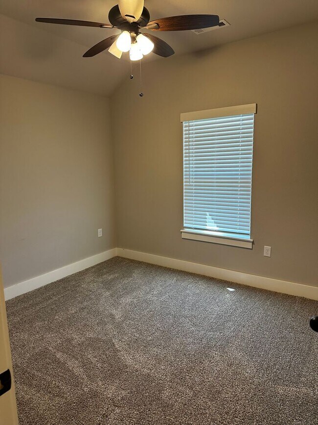 Building Photo - Now Leasing-Wonderful Modern Home-Endura P...