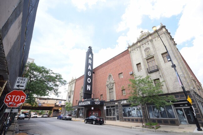 Foto del edificio - W Lawrence Ave