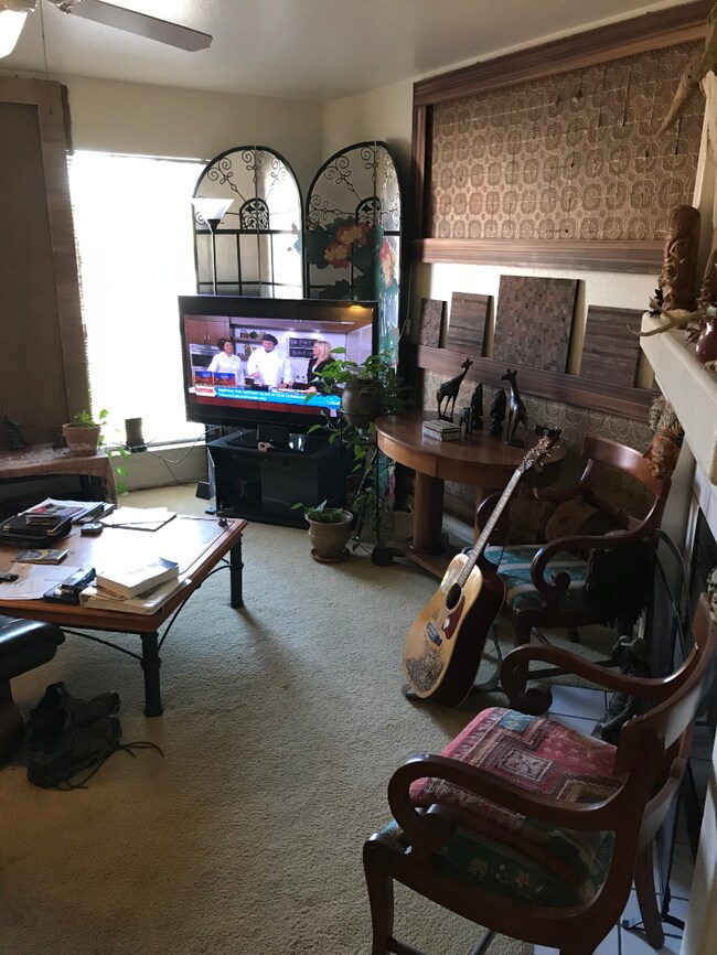 Foto del edificio - Beautiful 2BR/1.5B Town Home! AVAIL 09/15