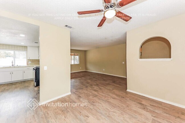 Building Photo - 5651 Louise St