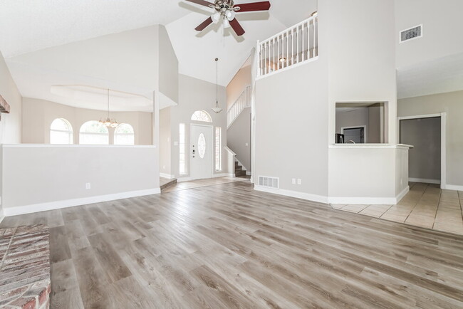 Building Photo - 918 Busby Dr