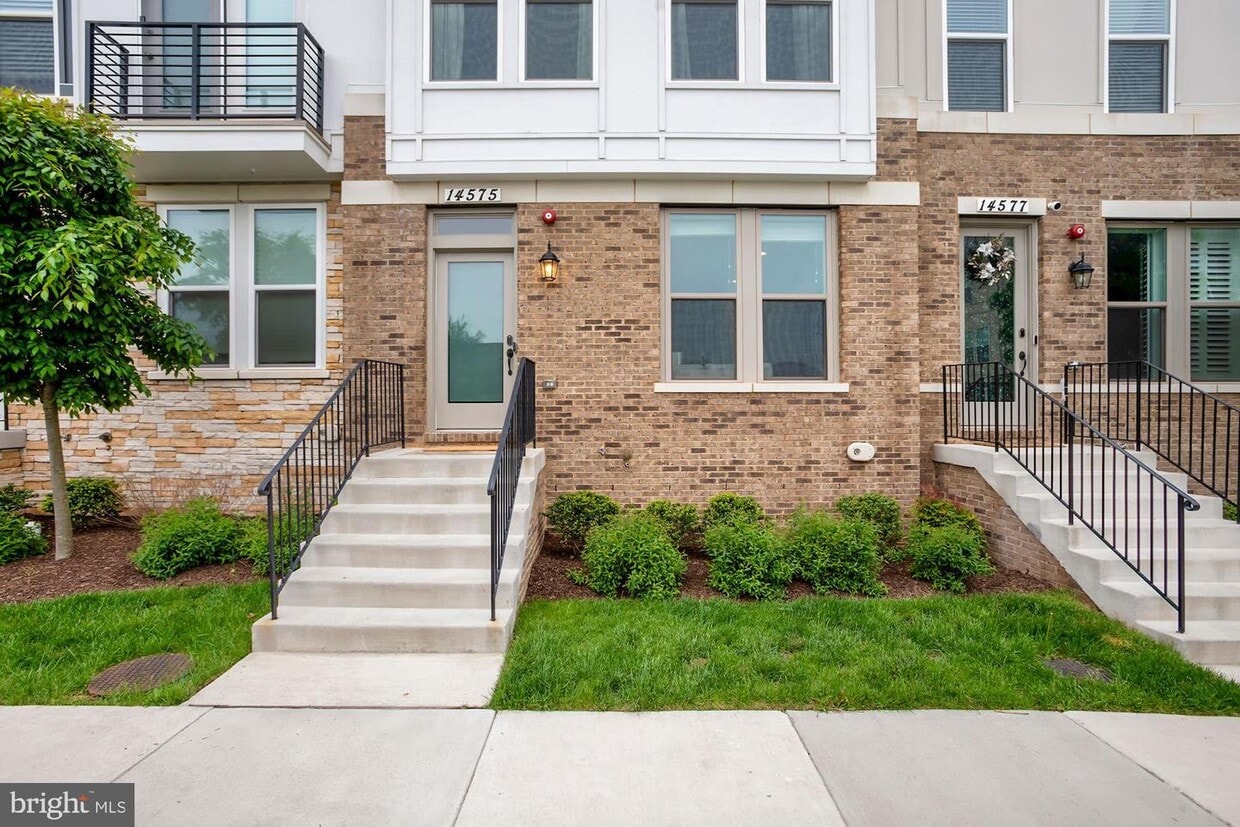 14575 Lakestone Dr, Chantilly, VA 20151 Townhome Rentals in Chantilly