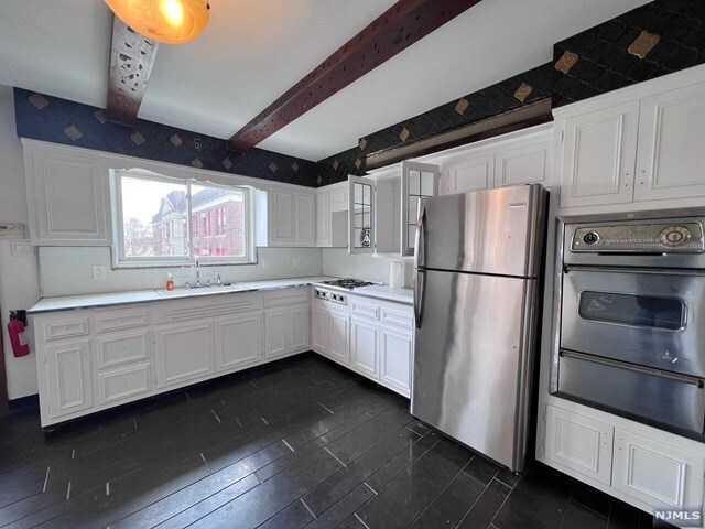 Building Photo - 590 Anderson Ave