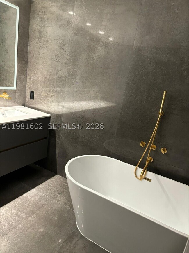 Foto del edificio - 19355 Turnberry Way