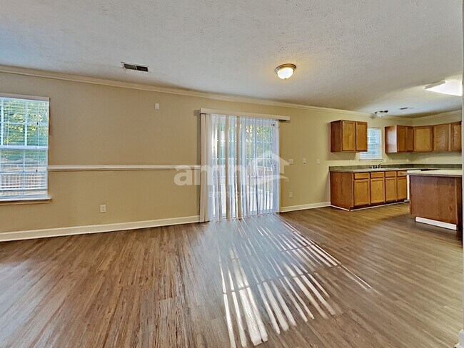 Building Photo - 8026 Meadowview Ln