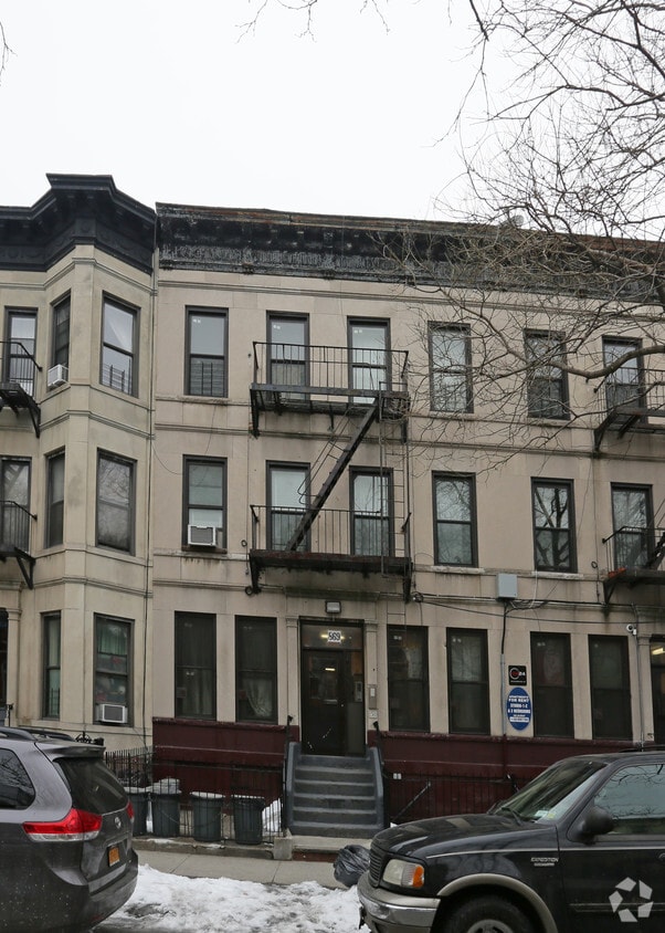 Foto del edificio - 869 Saint Johns Pl