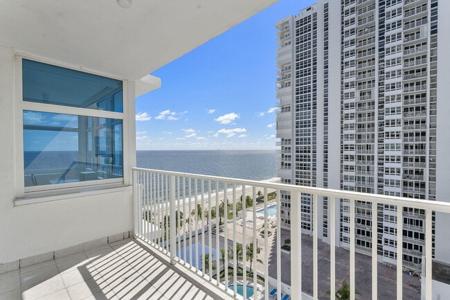 Foto del edificio - 1360 S Ocean Blvd