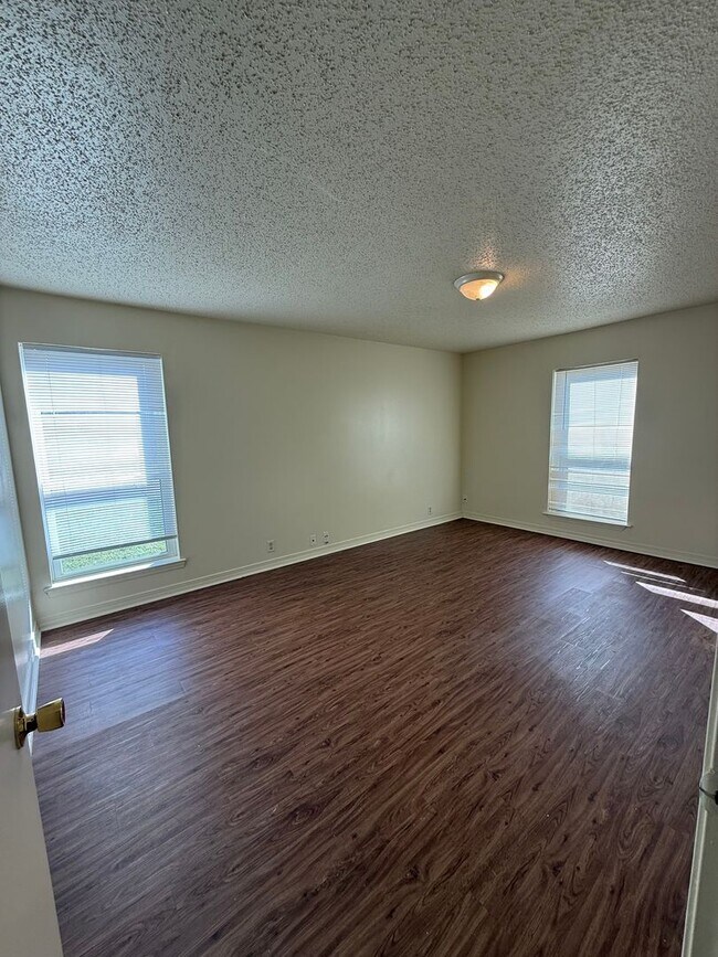 Foto del edificio - 8207 Bayou Fountain Ave