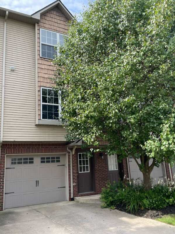 Primary Photo - 2157 Knotty Pine Tr
