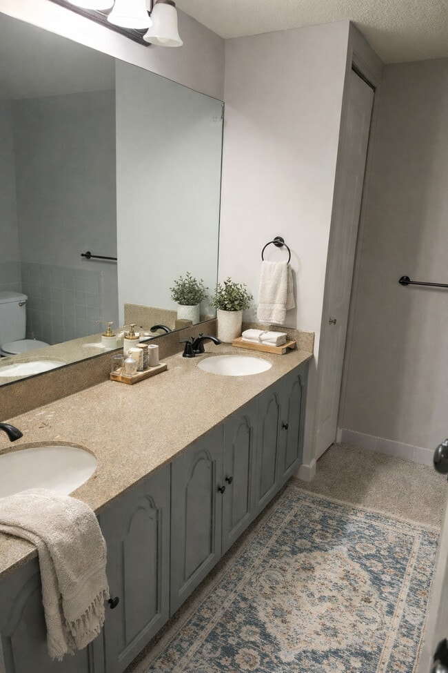 Building Photo - Parke East Townhomes