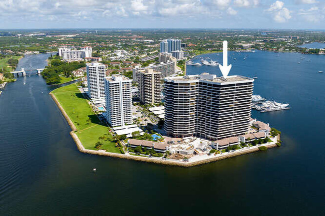 Foto del edificio - 100 Lakeshore Dr