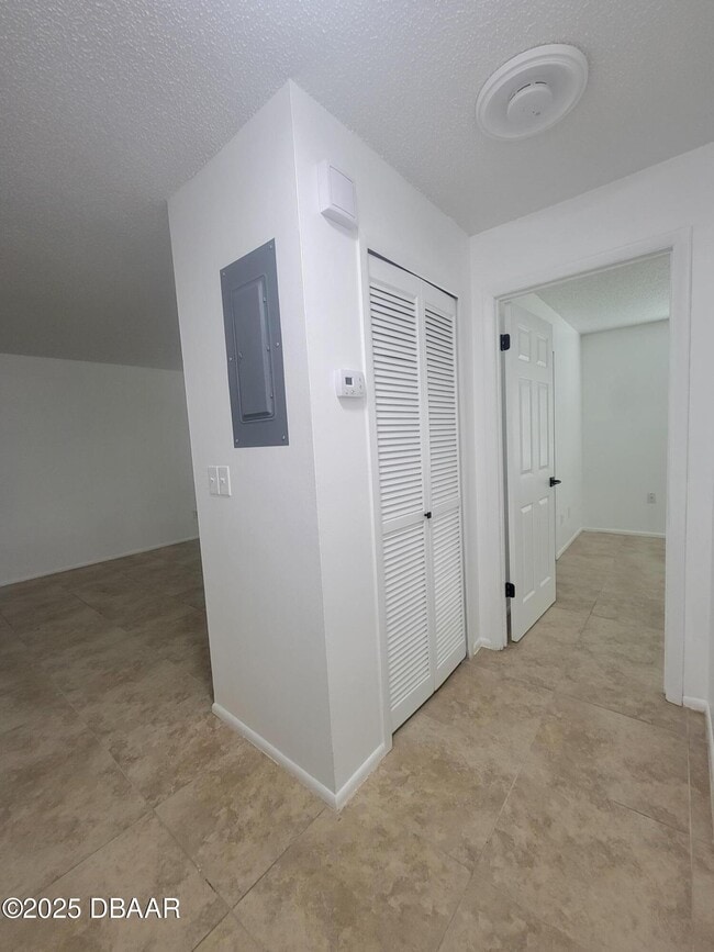 Building Photo - 1112 5th St