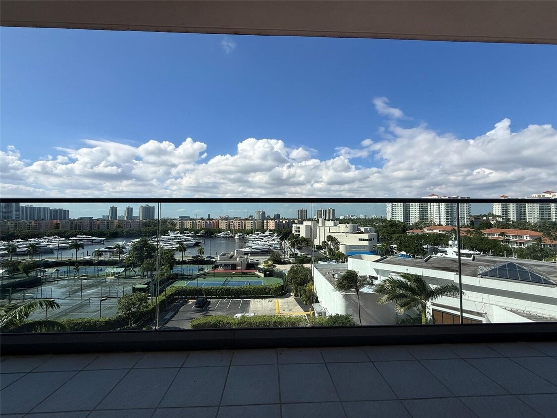 Primary Photo - 19707 Turnberry Way