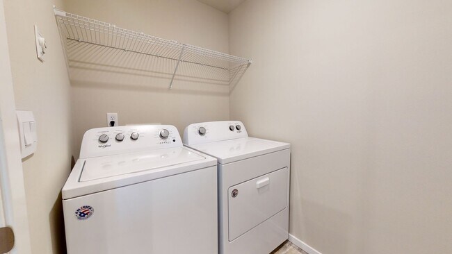 Foto del edificio - Large, Well-Designed Bremerton 3 BR! Available Now - $500.00 OFF 1ST MONTHS RENT!