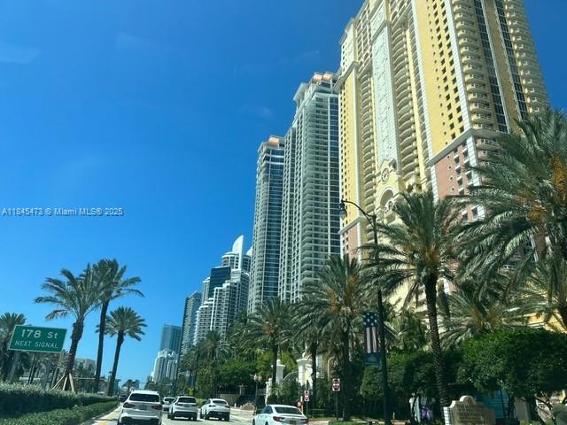 Foto del edificio - 16919 N Bay Rd